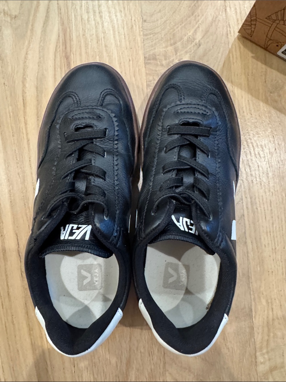 Veja Kids Black & White Low-Top Sneakers